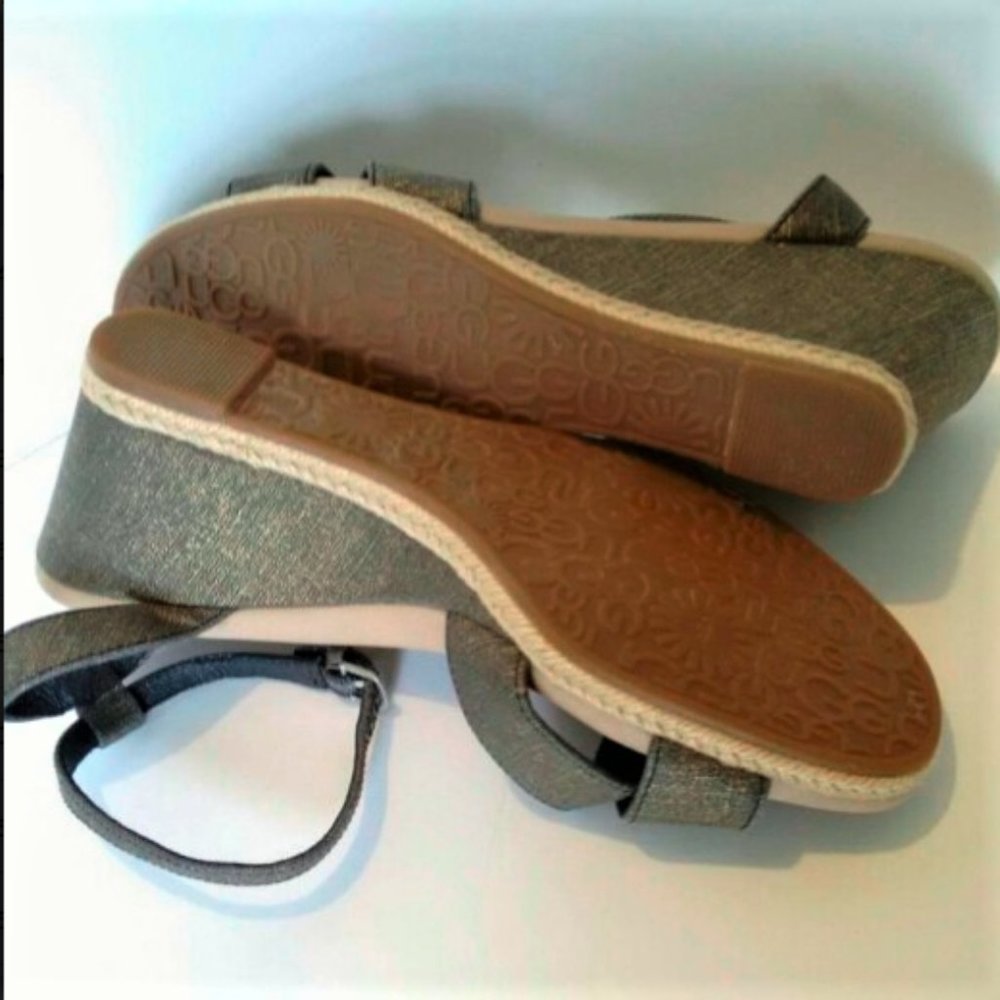 UGG Black Metallic Linen Wedge Sandals - Picture 5 of 8